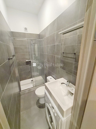 Pagalma ēka, renovēta māja, slēgts pagalms, ieeja no ielas un pagalma, kāpņu telpa pēc Rīga - foto 12