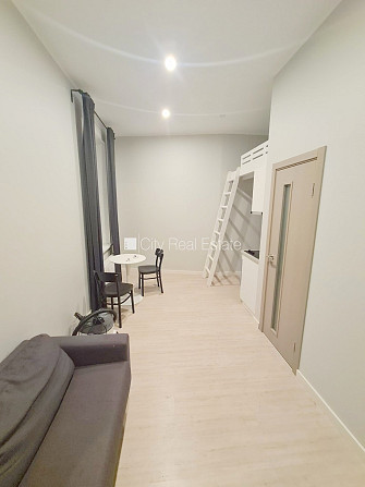 Pagalma ēka, renovēta māja, slēgts pagalms, ieeja no ielas un pagalma, kāpņu telpa pēc Rīga - foto 4