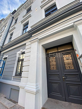 Pagalma ēka, renovēta māja, labiekārtots apzaļumots pagalms, slēgts pagalms, ieeja no ielas Rīga - foto 16