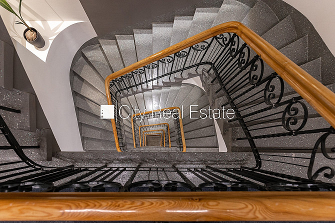 Pagalma ēka, renovēta māja, slēgts pagalms, ieeja no ielas un pagalma, ir lifts, kāpņu telpa Rīga - foto 20