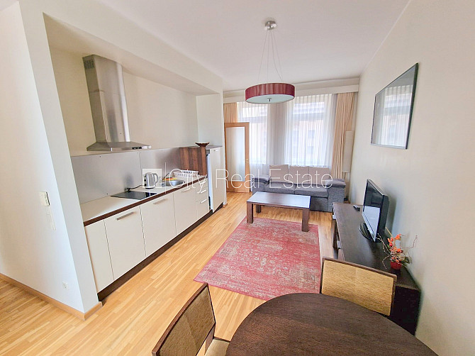 Fasādes māja, ieeja no ielas, ir lifts, guļamistabu skaits 1 gab., augstie griesti, gāzes Rīga - foto 1