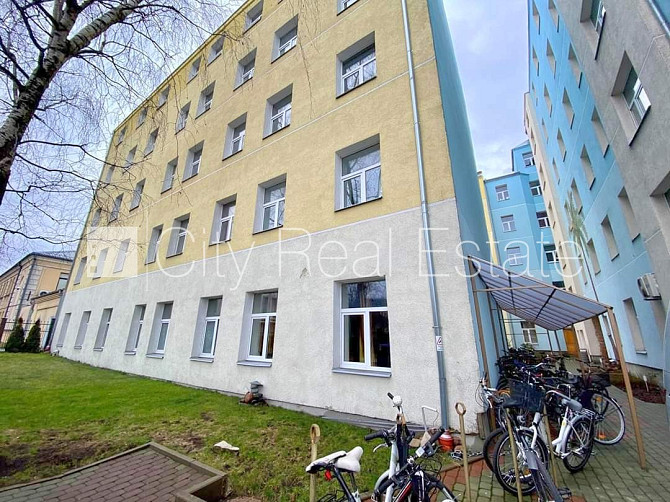 Pagalma ēka, renovēta māja, slēgts pagalms, ieeja no pagalma, kāpņu telpa pēc kosmētiskā Rīga - foto 8