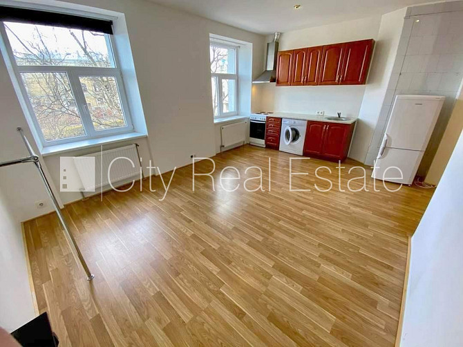 Pagalma ēka, renovēta māja, slēgts pagalms, ieeja no pagalma, kāpņu telpa pēc kosmētiskā Rīga - foto 1