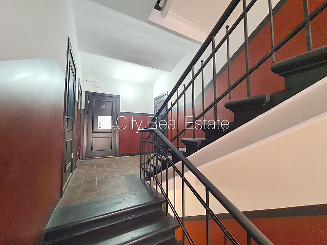 Pagalma ēka, renovēta māja, slēgts pagalms, ieeja no ielas un pagalma, kāpņu telpa pēc Rīga - foto 16