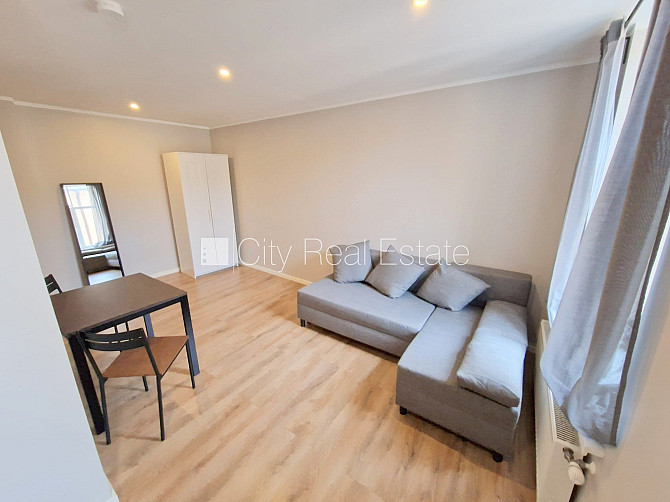 Pagalma ēka, renovēta māja, slēgts pagalms, ieeja no ielas un pagalma, kāpņu telpa pēc Rīga - foto 10