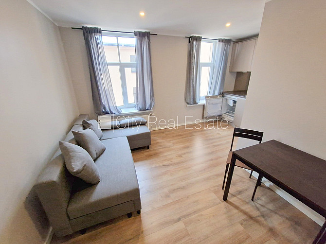 Pagalma ēka, renovēta māja, slēgts pagalms, ieeja no ielas un pagalma, kāpņu telpa pēc Rīga - foto 8