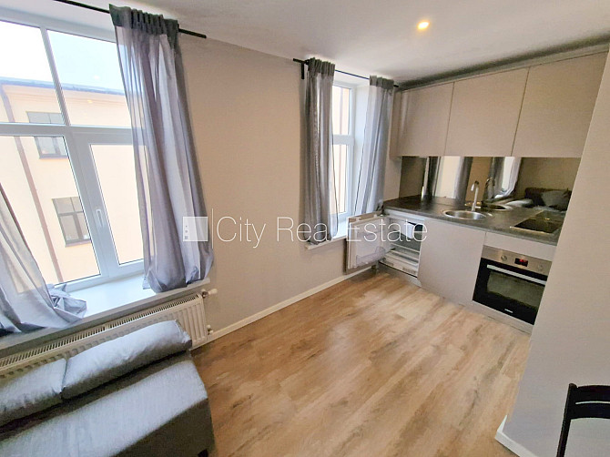 Pagalma ēka, renovēta māja, slēgts pagalms, ieeja no ielas un pagalma, kāpņu telpa pēc Rīga - foto 4