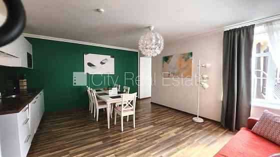 Домовладение, покрытие крыши из черепицы, кирпичные стены, благоустроенный Rīga