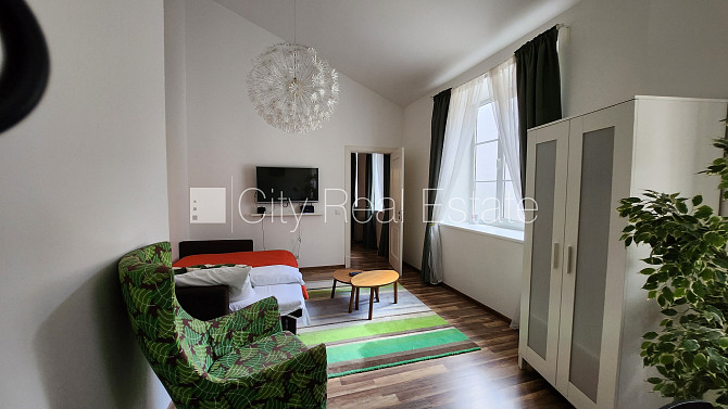 Namīpašums, kārniņu jumta segums, ķieģeļu mūra sienas, labiekārtots apzaļumots pagalms, Rīga - foto 7