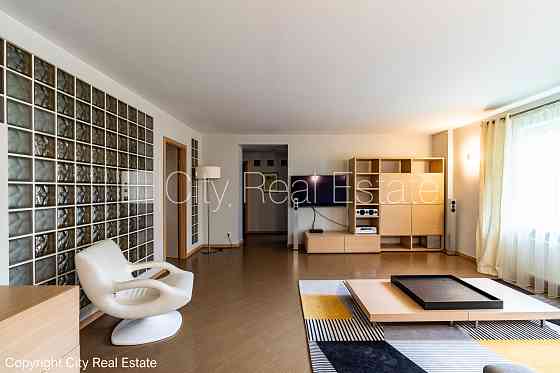 Реновированный дом, благоустроенная озеленённая территория, закрытая Юрмала