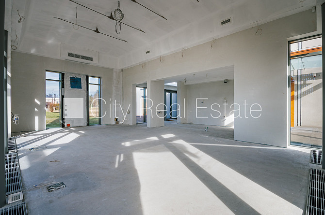 Privātmāja, labiekārtota apzaļumota teritorija, bruģēts piebraucamais ceļš, slēgta Rīga - foto 9