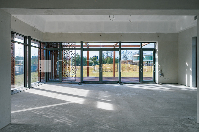 Privātmāja, labiekārtota apzaļumota teritorija, bruģēts piebraucamais ceļš, slēgta Rīga - foto 7