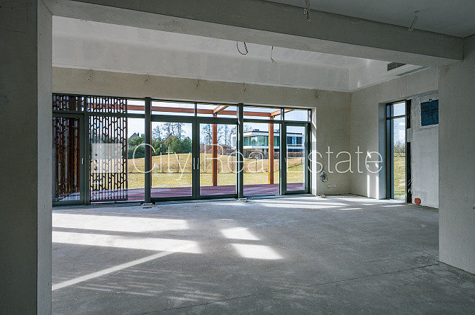 Privātmāja, labiekārtota apzaļumota teritorija, bruģēts piebraucamais ceļš, slēgta Rīga - foto 6