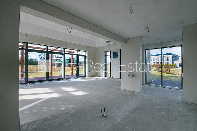 Privātmāja, labiekārtota apzaļumota teritorija, bruģēts piebraucamais ceļš, slēgta Rīga - foto 3