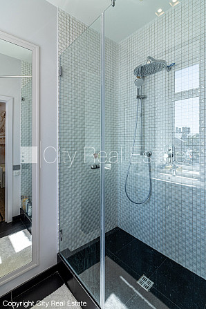 Pagalma māja, slēgts pagalms, iespēja nomāt autostāvvietu, teritorijas stāvlaukums noklāts Rīga - foto 12