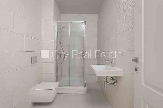 Земля в собственности, фасадный дом, реновированный дом, закрытый двор, Рига