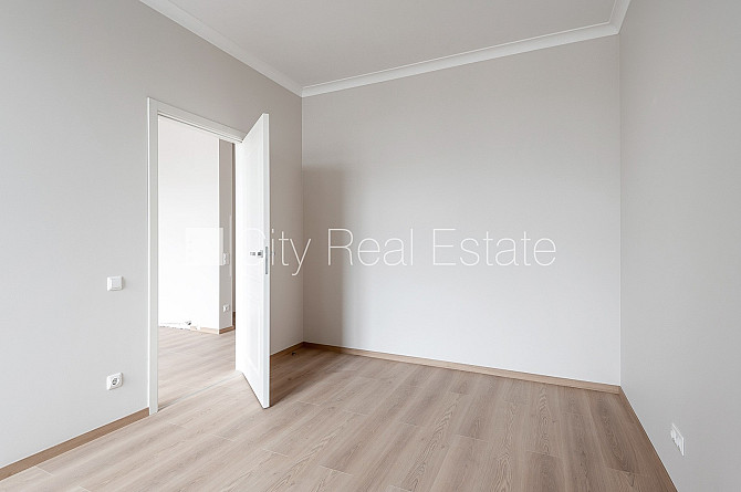 Земля в собственности, фасадный дом, реновированный дом, закрытый двор, Рига - изображение 3