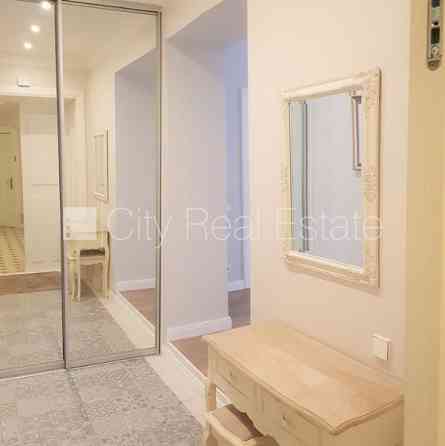 Проект - Residence Lumiere (Ресиденце Лумиере), фасадный дом, реновированный дом, вход с Рига