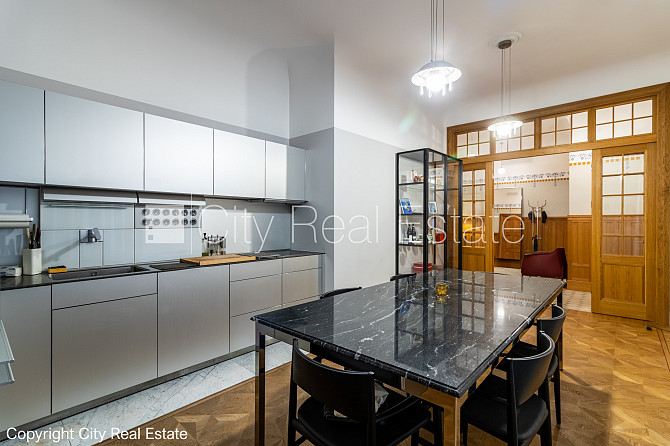 Фасадный дом, реновированный дом, закрытый двор, место для машины, вход с улицы и Рига - изображение 14