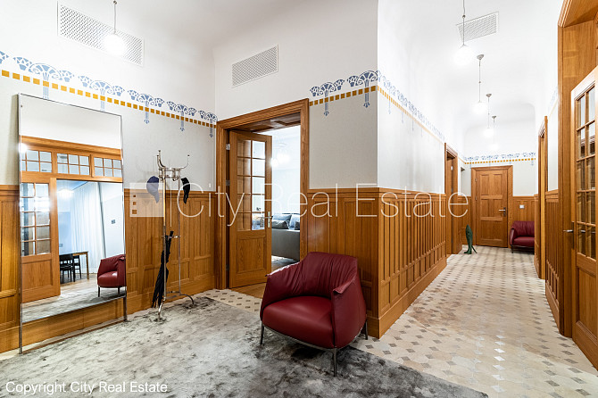 Фасадный дом, реновированный дом, закрытый двор, место для машины, вход с улицы и Рига - изображение 19