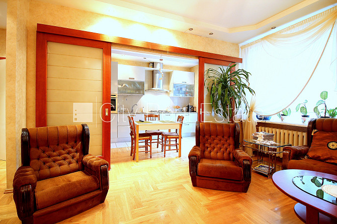 Земля в собственности, фасадный дом, кирпичные стены, закрытый двор, въездные Рига - изображение 5