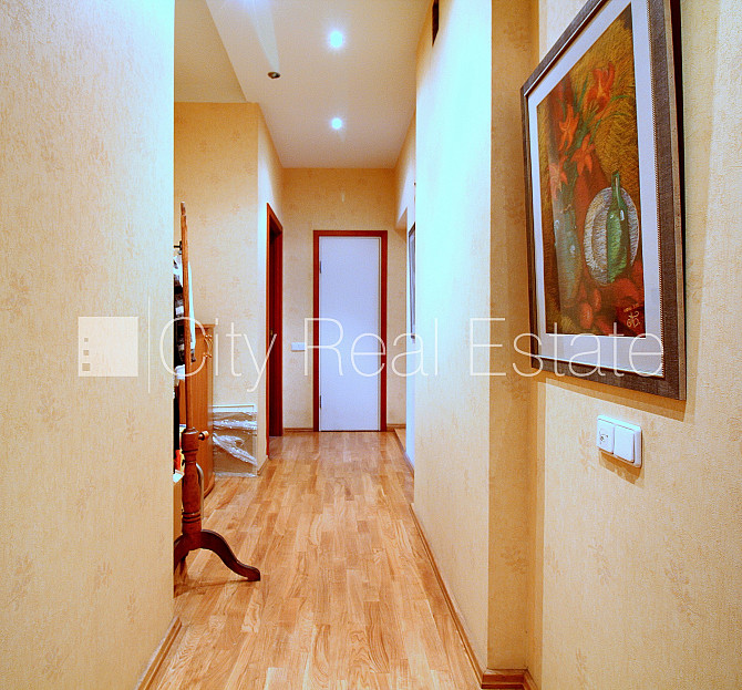 Земля в собственности, фасадный дом, кирпичные стены, закрытый двор, въездные Рига - изображение 9