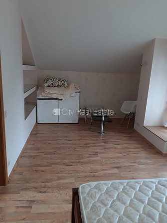 Rindu māja, labiekārtots apzaļumots pagalms, slēgta teritorija, teritorijas iebrauktuves vārti Jūrmala - foto 18