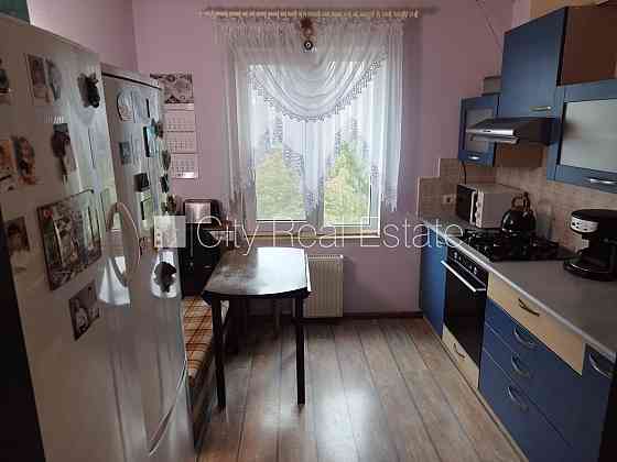 Реновированный дом, благоустроенный озеленённый двор, места для нескольких Рижский район