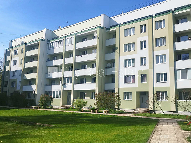 Реновированный дом, благоустроенный озеленённый двор, места для нескольких Рижский район - изображение 1