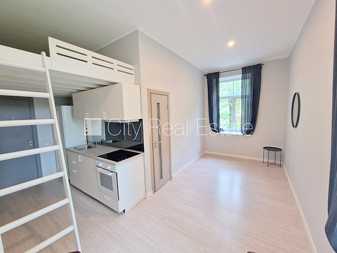 Здание во дворе, реновированный дом, закрытый двор, вход со двора, лестничная Рига - изображение 1