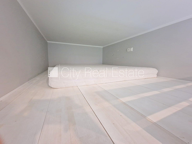 Здание во дворе, реновированный дом, закрытый двор, вход со двора, лестничная Рига - изображение 13