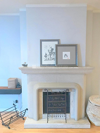 Фасадный дом, закрытый двор, место для машины, вход с улицы, лестничная клетка Рига - изображение 4