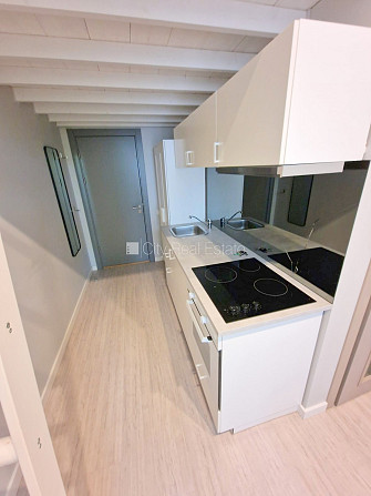 Fasādes māja, renovēta māja, slēgts pagalms, ieeja no ielas, kāpņu telpa pēc kapitālā Rīga - foto 11