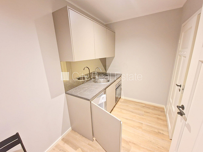 Pagalma ēka, renovēta māja, slēgts pagalms, ieeja no ielas un pagalma, logi vērsti uz ielas Rīga - foto 11