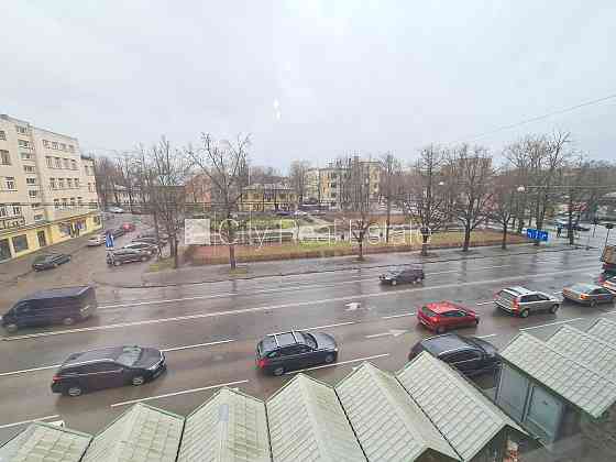 Земля в собственности, фасадный дом, закрытый двор, место для машины, вход со Rīga