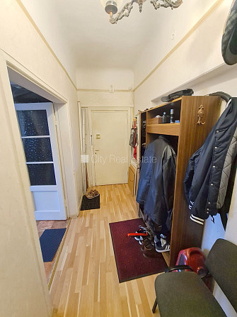 Zeme īpašumā, fasādes māja, slēgts pagalms, vieta automašīnai, ieeja no pagalma, kāpņu Rīga - foto 19