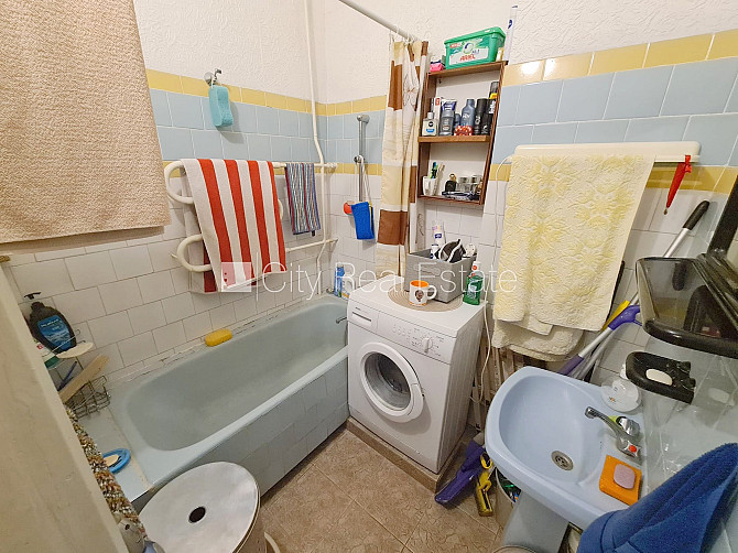 Zeme īpašumā, fasādes māja, slēgts pagalms, vieta automašīnai, ieeja no pagalma, kāpņu Rīga - foto 16