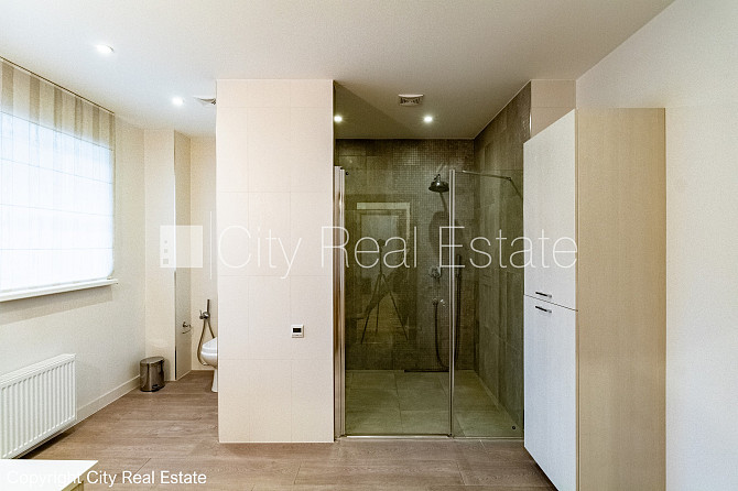 Rindu māja, labiekārtota apzaļumota teritorija, bruģēts piebraucamais ceļš, garāža vienai Jūrmala - foto 16