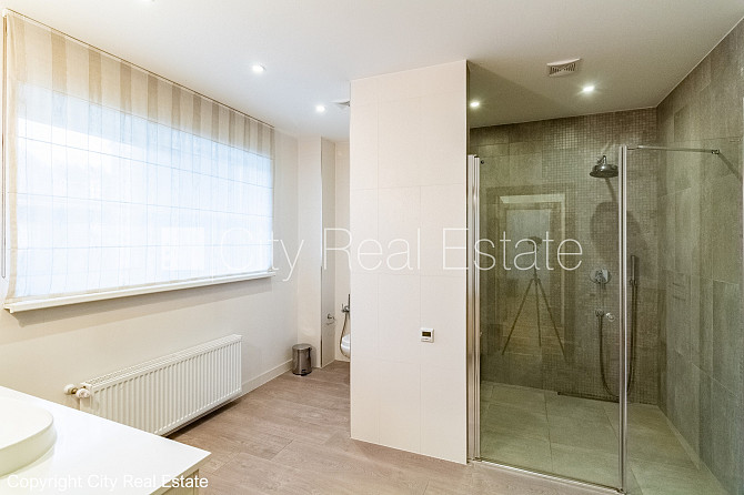 Rindu māja, labiekārtota apzaļumota teritorija, bruģēts piebraucamais ceļš, garāža vienai Jūrmala - foto 15