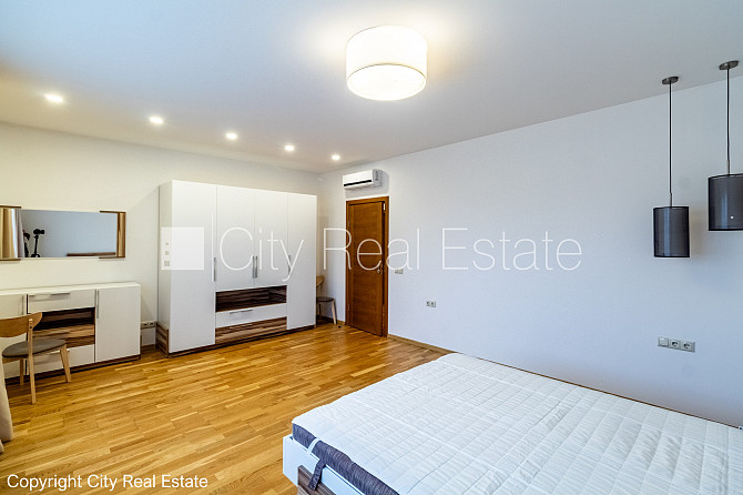 Rindu māja, labiekārtota apzaļumota teritorija, bruģēts piebraucamais ceļš, garāža vienai Jūrmala - foto 10