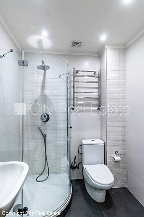 Rindu māja, labiekārtota apzaļumota teritorija, bruģēts piebraucamais ceļš, garāža vienai Jūrmala - foto 11