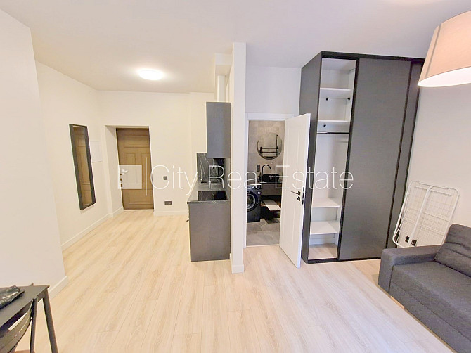 Fasādes māja, renovēta māja, slēgts pagalms, ieeja no ielas un pagalma, kāpņu telpa pēc Rīga - foto 9