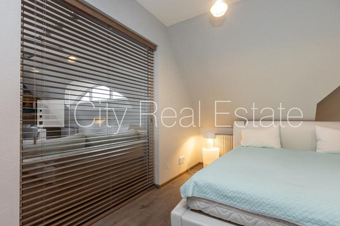 Fasādes māja, ieeja no ielas, kāpņu telpa pēc kapitālā remonta, terase, logi vērsti mājas Rīga - foto 14