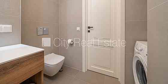 Новостройка, фасадный дом, зеленая территория, благоустроенная озеленённая Jūrmala