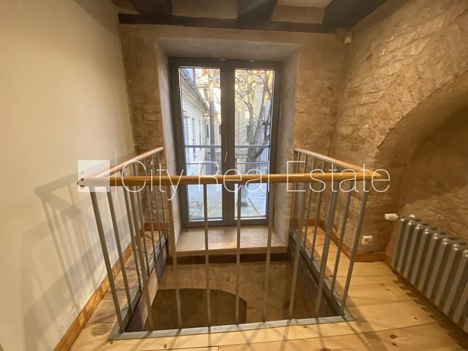 Fasādes māja, renovēta māja, ieeja no ielas, ir lifts, kāpņu telpa pēc kapitālā remonta, Rīga - foto 10