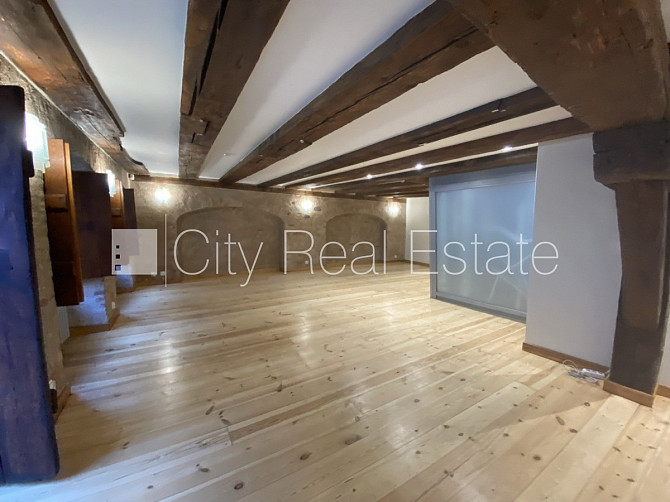 Fasādes māja, renovēta māja, ieeja no ielas, ir lifts, kāpņu telpa pēc kapitālā remonta, Rīga - foto 6