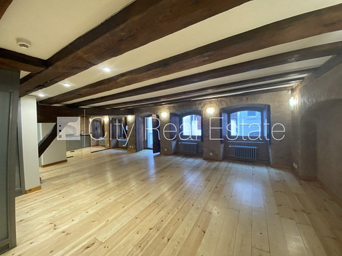 Fasādes māja, renovēta māja, ieeja no ielas, ir lifts, kāpņu telpa pēc kapitālā remonta, Rīga - foto 3