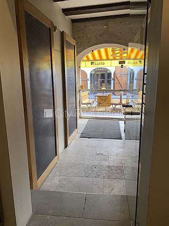 Fasādes māja, renovēta māja, ieeja no ielas, ir lifts, kāpņu telpa pēc kapitālā remonta, Rīga - foto 20