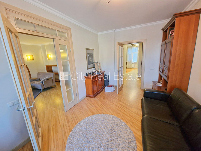 Zeme īpašumā, fasādes māja, restaurēta māja, ķieģeļu mūra sienas, ieeja no ielas, ir Rīga - foto 16