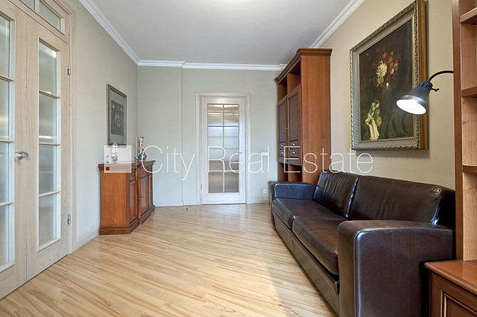 Zeme īpašumā, fasādes māja, restaurēta māja, ķieģeļu mūra sienas, ieeja no ielas, ir Rīga - foto 14